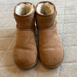 Ugg boots classic mini boot size 7 chestnut